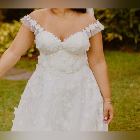 Calla Blanche wedding gown - Picture 4 of 17